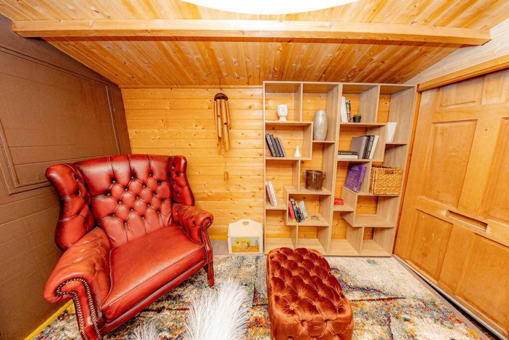 Unique Home W/Garden Hot Tub, Sauna & Cinema Room London Kültér fotó