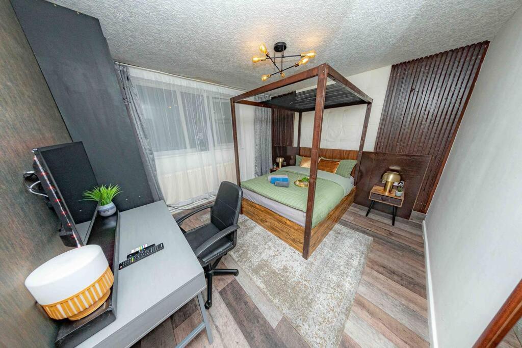 Unique Home W/Garden Hot Tub, Sauna & Cinema Room London Kültér fotó