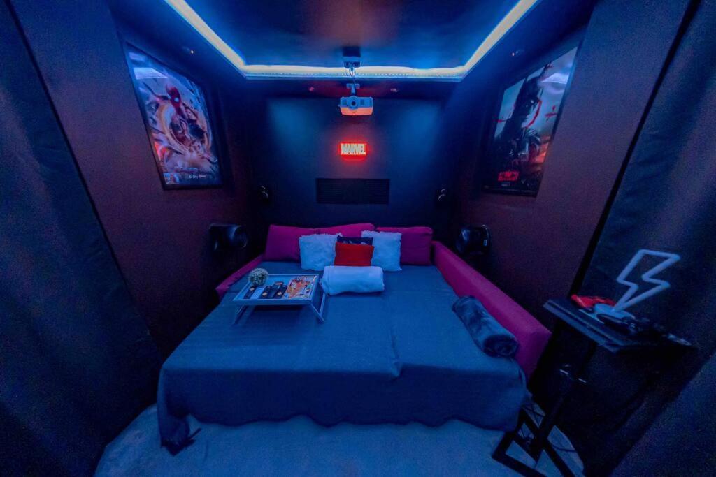 Unique Home W/Garden Hot Tub, Sauna & Cinema Room London Kültér fotó