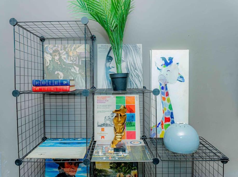 Unique Home W/Garden Hot Tub, Sauna & Cinema Room London Kültér fotó