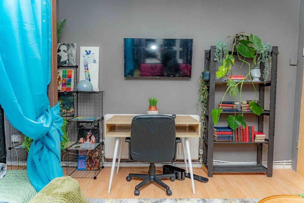 Unique Home W/Garden Hot Tub, Sauna & Cinema Room London Kültér fotó